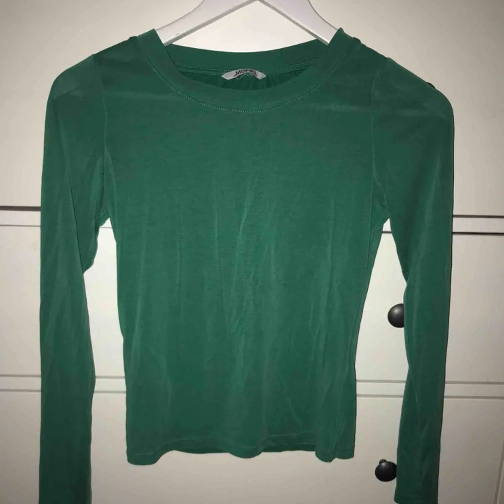 Långärmad grön tröja! 42kr frakt. Tröjor & Koftor.