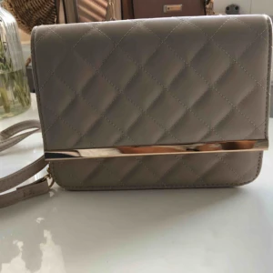  - Oanvänt väska.i nyskick! 