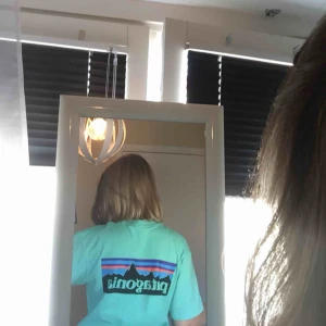  - Översized Patagonia t-shirt  I jättefin grön/ turkos färg 
