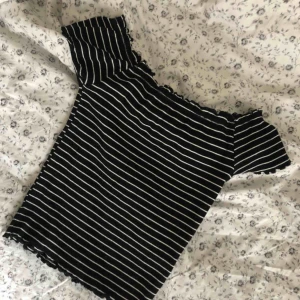  - Topp från Gina tricot, nästan aldrig använd. Storlek. XS. Köpare står för frakt! 💗