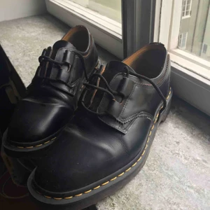  - Brand new, unique style, worn once only to realise that I got the wrong size... 