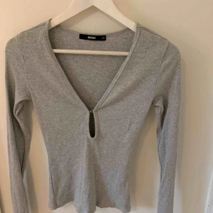 - Fin tröja från bikbok i strl XS (kan även passa S), sparsamt använd och i fint skick! 