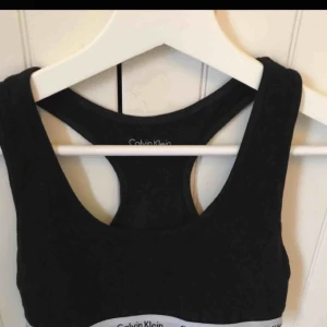  - En Calvin Klein topp från Zalando  Köparen står för frakt💕