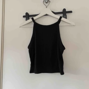  - Fint ribbat linne från Gina 