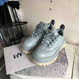  - Säljer min ljusblåa eytys i strlk 38, använt ca 3 ggr Nypris: 2400kr  Mitt pris: 1000 eller eventuellt byta