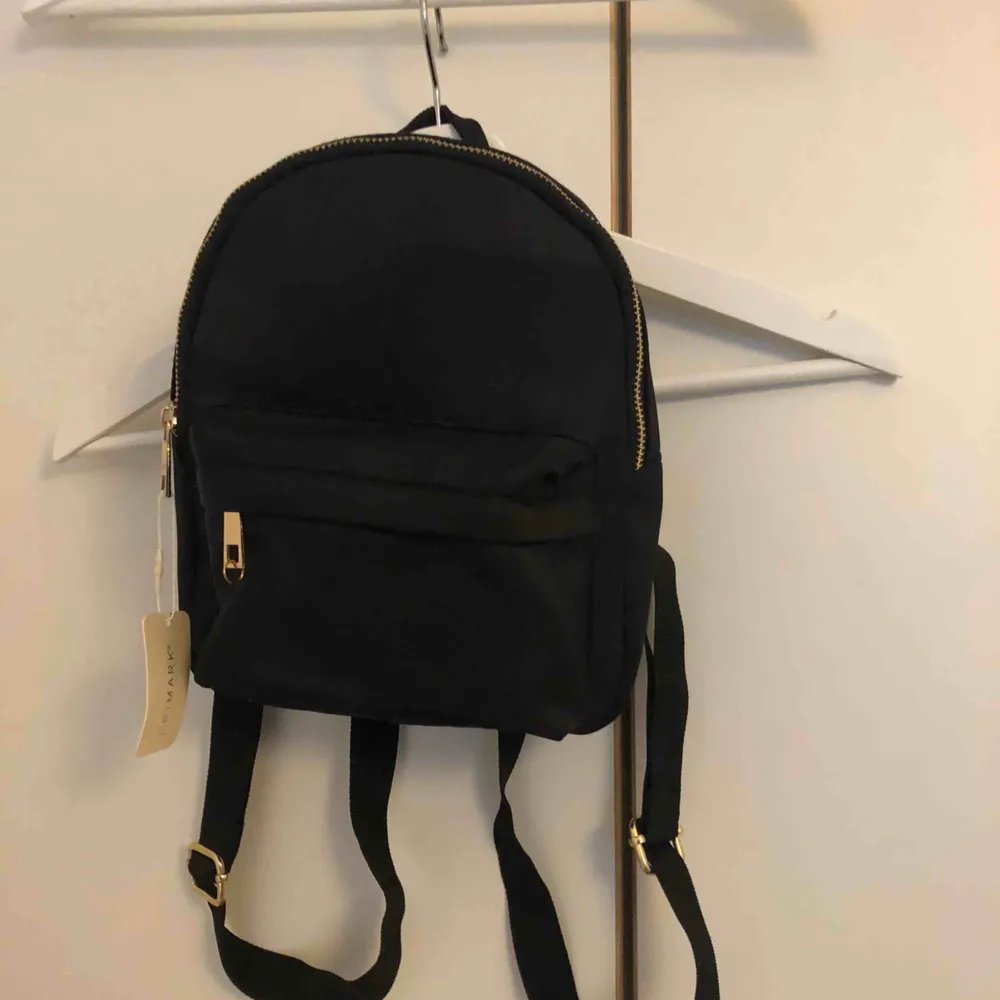 Miniryggsäck från Primark med prislappar kvar✨ Köpare står för frakt. Väskor.