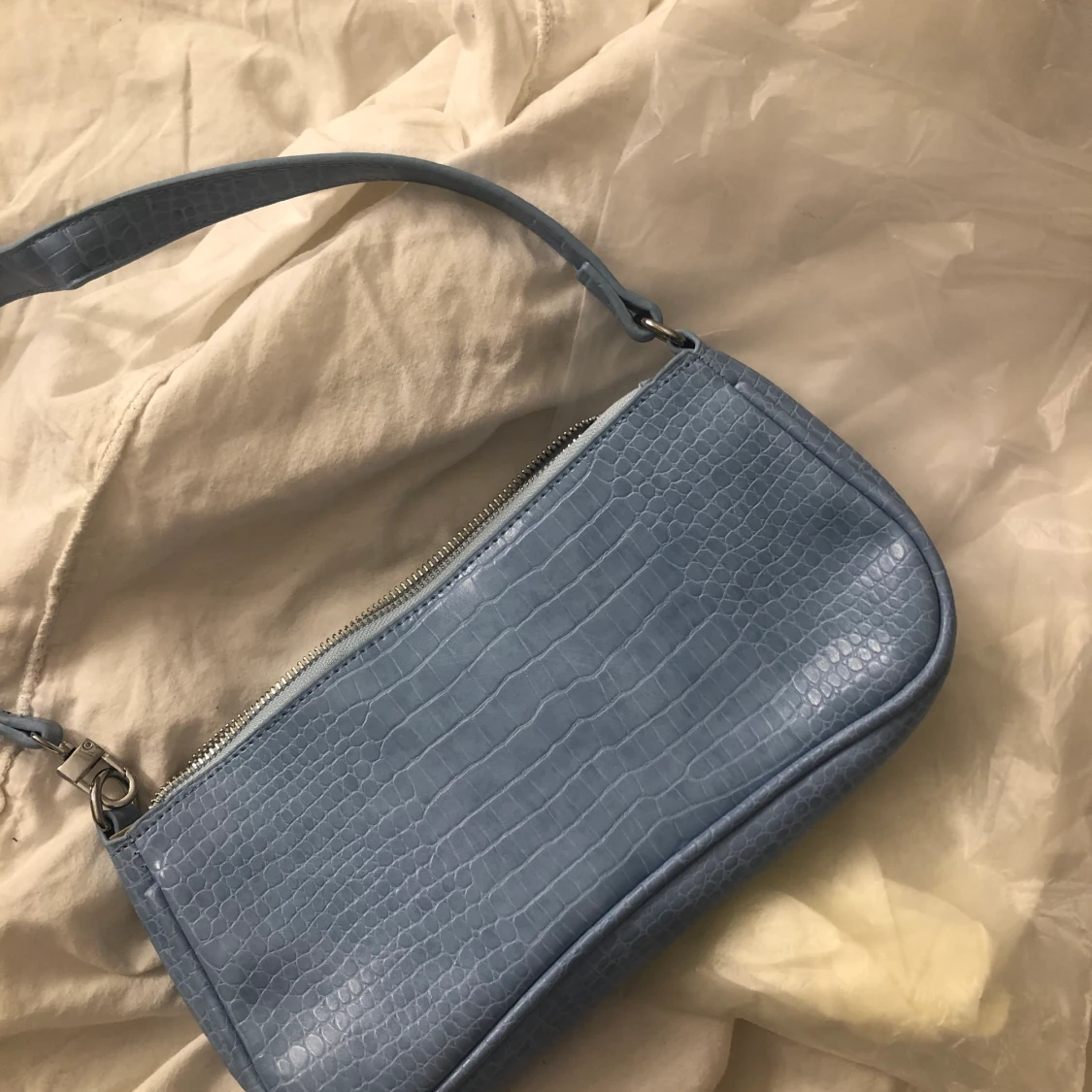 Oanvänd blå väska  - 90