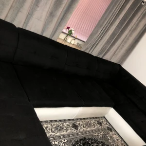 Soffa - Säljer min soffa som jag har haft i ett år pågrund av att jag vill köpa en ny. Har haft den i ett år och köpte den helt ny för 13000kr säljer den för 3500kr för att den är lite sönder i mitten.