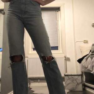 Super snygga vida Jeans från nakd som tyvär är för stora (inte jag på bilden) köpare betalar frakt 