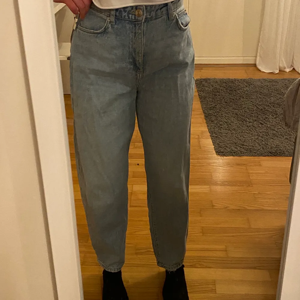 fina ”ballongjeans” från Gina, använd ett fåtal gånger! skriv för intresse, frakt ingår ej😊. Jeans & Byxor.