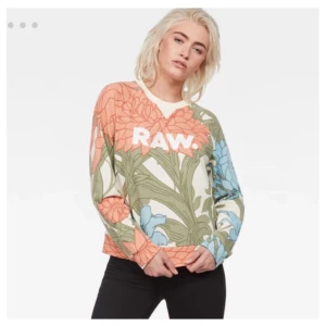 G-star RAW cropped sweater xs  - Helt ny tröja från G star RAW storlek XS. Sök på: ”A-CRAFT CROPPED R SW” nypris 899kr