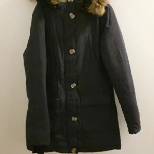Jacka - storlek 34 sparsamt använd står inte för frakten djur finns i hemmet ute på fler sidor