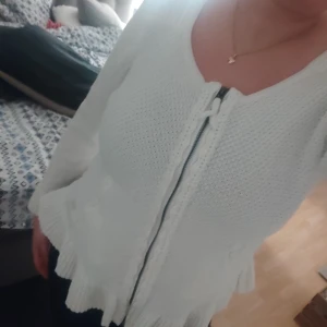 Odd Molly storlek L - Säljer min Odd Molly kofta i storlek 3 vilket motsvarar storlek L/42.