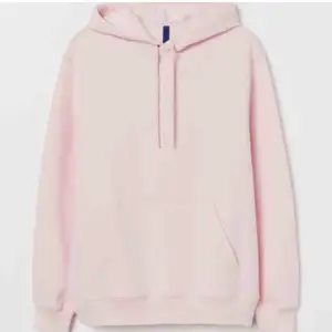 Säljer denna fina rosa hoodie då den var för liten för mig, tappade bort kvittot och har därav inte lämnat tbx. Den är alltså aldrig använd utan bara testad💗💗💗