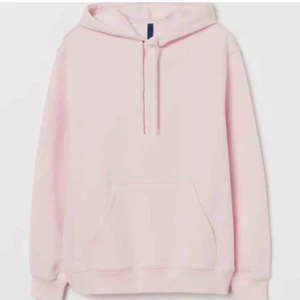 Hoodie  - Säljer denna fina rosa hoodie då den var för liten för mig, tappade bort kvittot och har därav inte lämnat tbx. Den är alltså aldrig använd utan bara testad💗💗💗