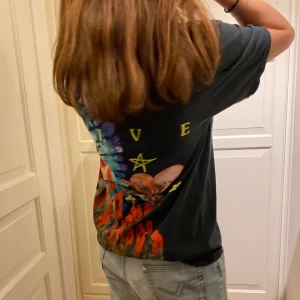 Astroworld T-shirt - Travis Scott merch köpt på Lolla förra året, använd men i bra skick. Inte helt hundra på att jag ska sälja men tar emot bud