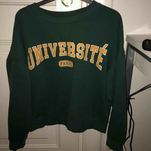  - En jättesnygg och skön collegetröja från Ginatricot. Köpare står för frakt.