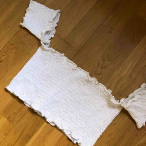  - Croptop ifrån Zara, i nyskick. Endast testad. 🖤 frakt +22kr