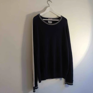  - Magiskt mjuk och skön, bra kvalité, dock ett litet litet hål jag iof inte tycker man tänker på, men bör känna till. Därav priset. >> OBS! Stor-rensar och säljer massor BILLIGT. Allt är 3 för 2. Enkel/snabb affär prioriteras.