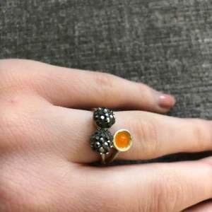 Silver 925 ring - Silver ring  •Äkta silver 925  •En sten saknas •18 mm 