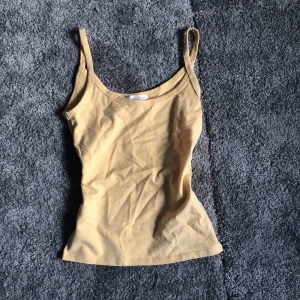  - Ett fint ljusgult linne jag aldrig använt och inte kommer använda, inget fel