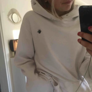  - Säljer denna balla hoodie!!💞💞💞🤩🤩🤩Välanvänd därför jag säljer den till ett så billigt pris🙏🙏 Den är unisex😁😁😁