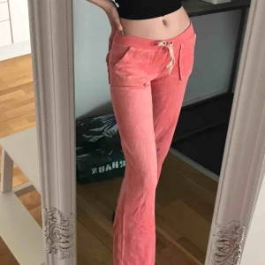  - De populära byxorna från juicy couture som ger lite Paris Hilton vibes 💋