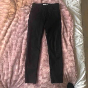  - Säljer dessa fina svarta jeansen❤️