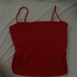  - Säljer detta linne ifrån Gina. Rött.  