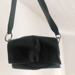  - Jätte fin perfekt väska från Carin Wester i mycket bra kvalite.