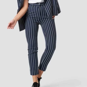  - Oanvänts byxor från Nakd i storlek 38. 