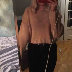  - Sötaste tröjan sitter som en s