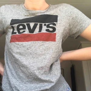  - T-shirt från Levis❤️ använd sparsamt, en liten frakt tillkommer!!