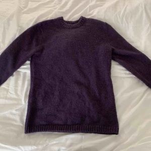  - Stickad tröja från HMs herravdelning i storlek s