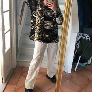tiger print velvet shirt, i’m 164cm and delivery is not included 