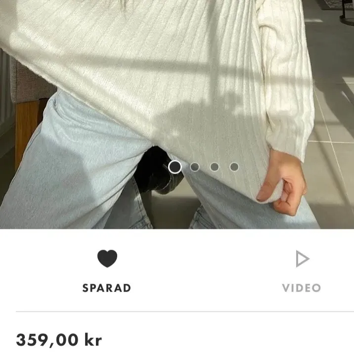 Säljer denna super snygga oversized gräddvita tröjan som jag köpte på ASOS för 359 kr. Säljer nu för 250 kr! Märket är bershka, super mysig och super skönt material endast använd ett fåtal gånger. 🥰 . Tröjor & Koftor.