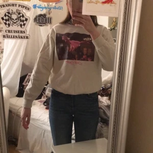Collegetröja - Använt 2 gånger vad jag kan minnas så dags o rensa ut den🥺 Så fin Dirty Dancing tröja. Köpare står för frakten📦