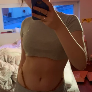 Tröja - En till avklippt äkta Ralph lauren t-shirt fett najs material, ganska kort! Frakt: 20 kr