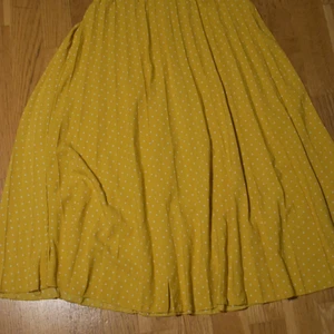 Polka dot skirt - Flowy yellow skirt with white dots
