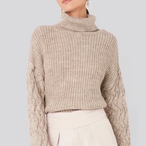 Beige tröja  - Säljer min beiga nakd-tröja! Nyskick! Buda i kommentarerna. 