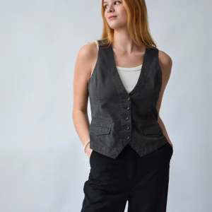 Kostymväst - Den här och många fler fina plagg hittar du på @studiohumla på instagram🤍 Vi betalar frakt 📦  