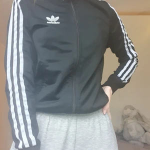 Adidas str. XS - Pm om du har frågor 