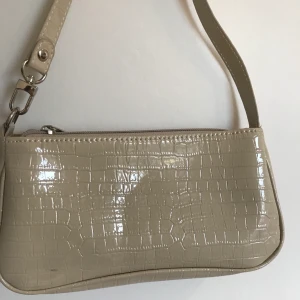 Oanvänd Axelväska  - Säljer denna coola axelväska som är helt oanvänd 