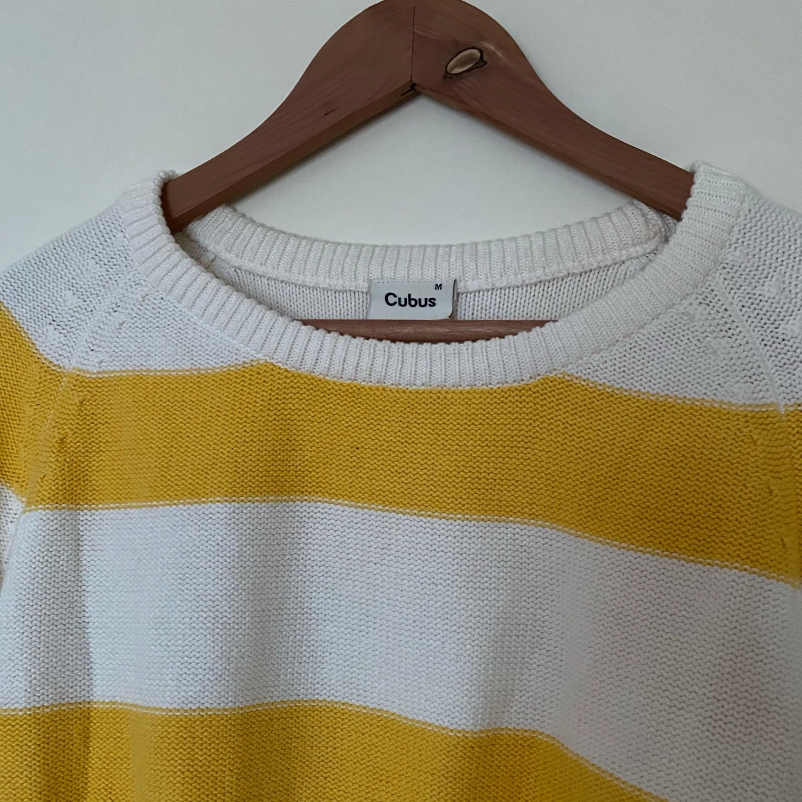 Gullig gulvitrandig tröja! - 91