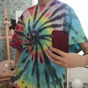 tiedye T-shirt  - tiedye T-shirt köpt på beyond💗 står inte storlek men skulle tro L-XL (jag är XS). Möts i Uppsala eller + frakt