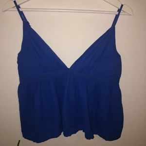 Blått linne - Super fint, gulligt linne från Bikbok. Perfekt till sommaren! Aldrig använt. Högst bud får det✨