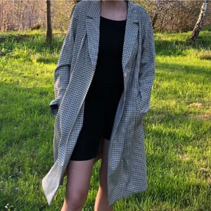 Kappa! - Finfärgad rutig kappa från HM!😚 + priserna på resterande annonser har uppdaterats och sänkts så kolla igenom!😉