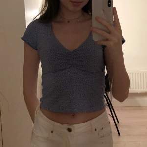 snygg tröja från brandy melville, strechig så passar från XS - M