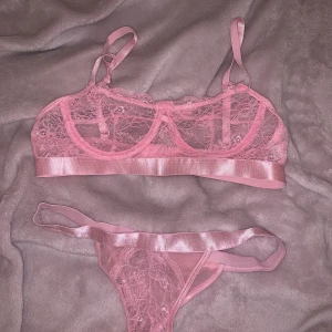 Underkläder set - Rosa underkläder set som tyvörr inte används. Liknar lounge underkläderna. 200kr plus frakt ( 22kr frakt ) 