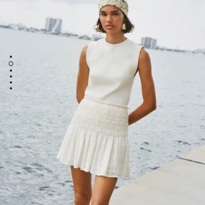 Kjol från zara strl S - Helt ny kjol från Zara. Så söt och somrig 😍 Slutsåld på hemsidan.